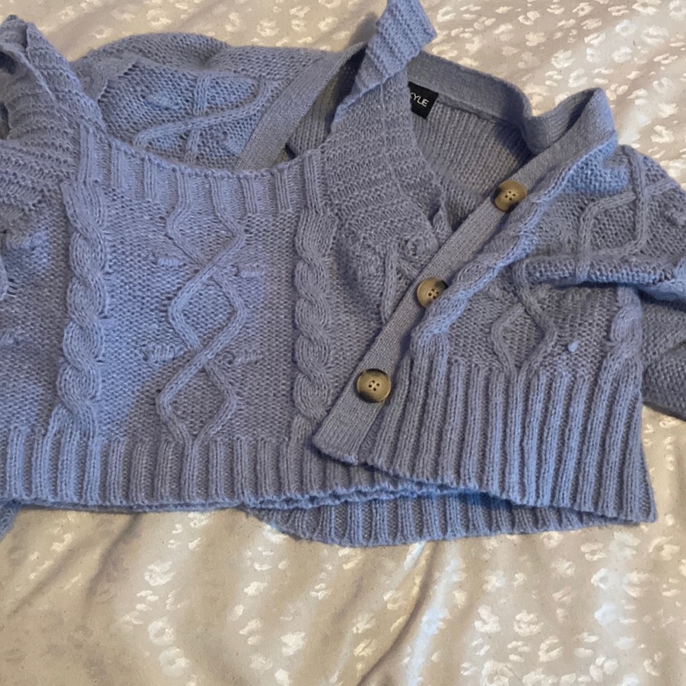 KENDALL & KYLIE KNIT SWEATER SET W CROP TOP